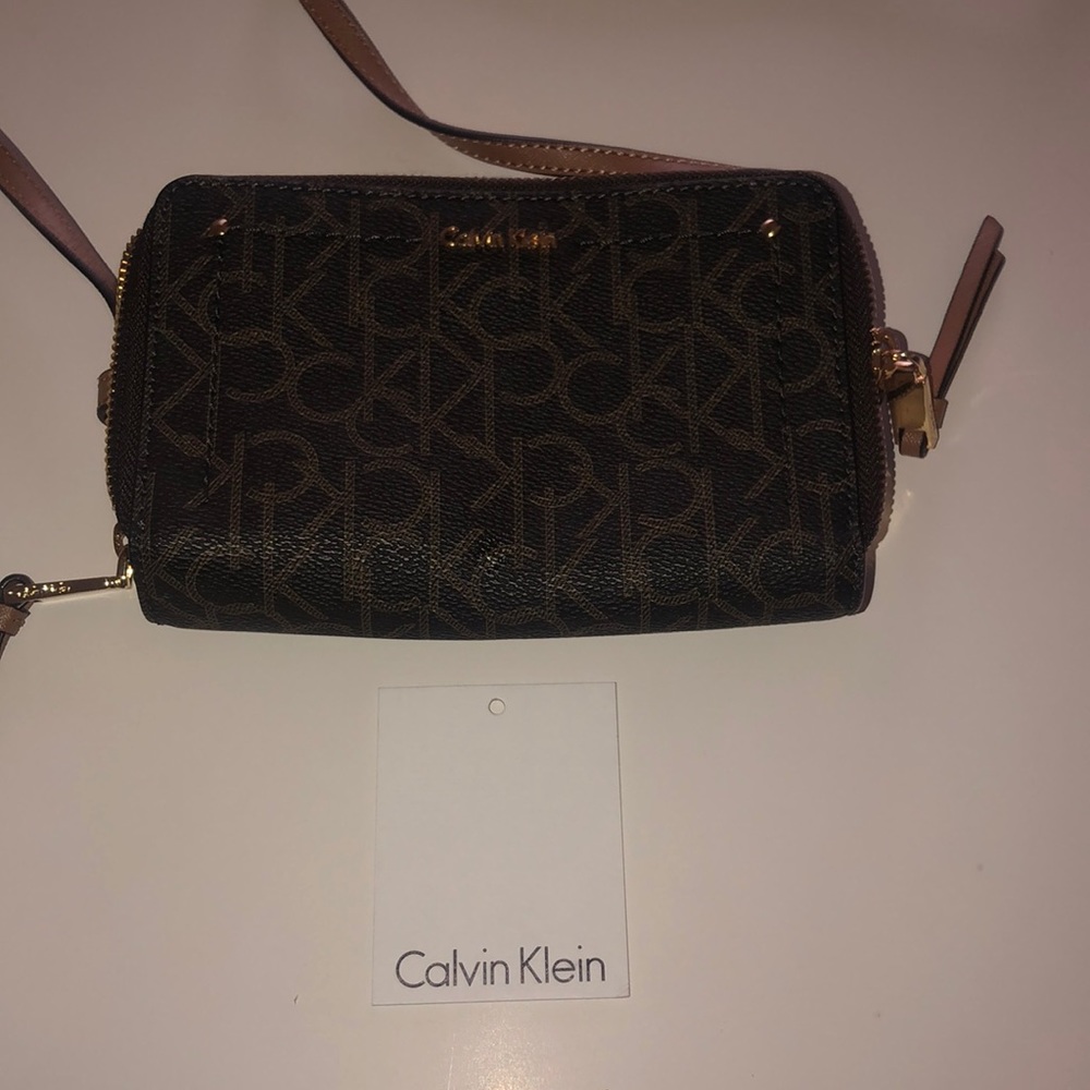 Calvin Klein - Picture 2 of 6